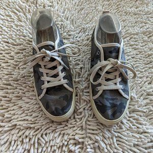 Groove  "Gothem" camo lace up sneakers  SZ 9